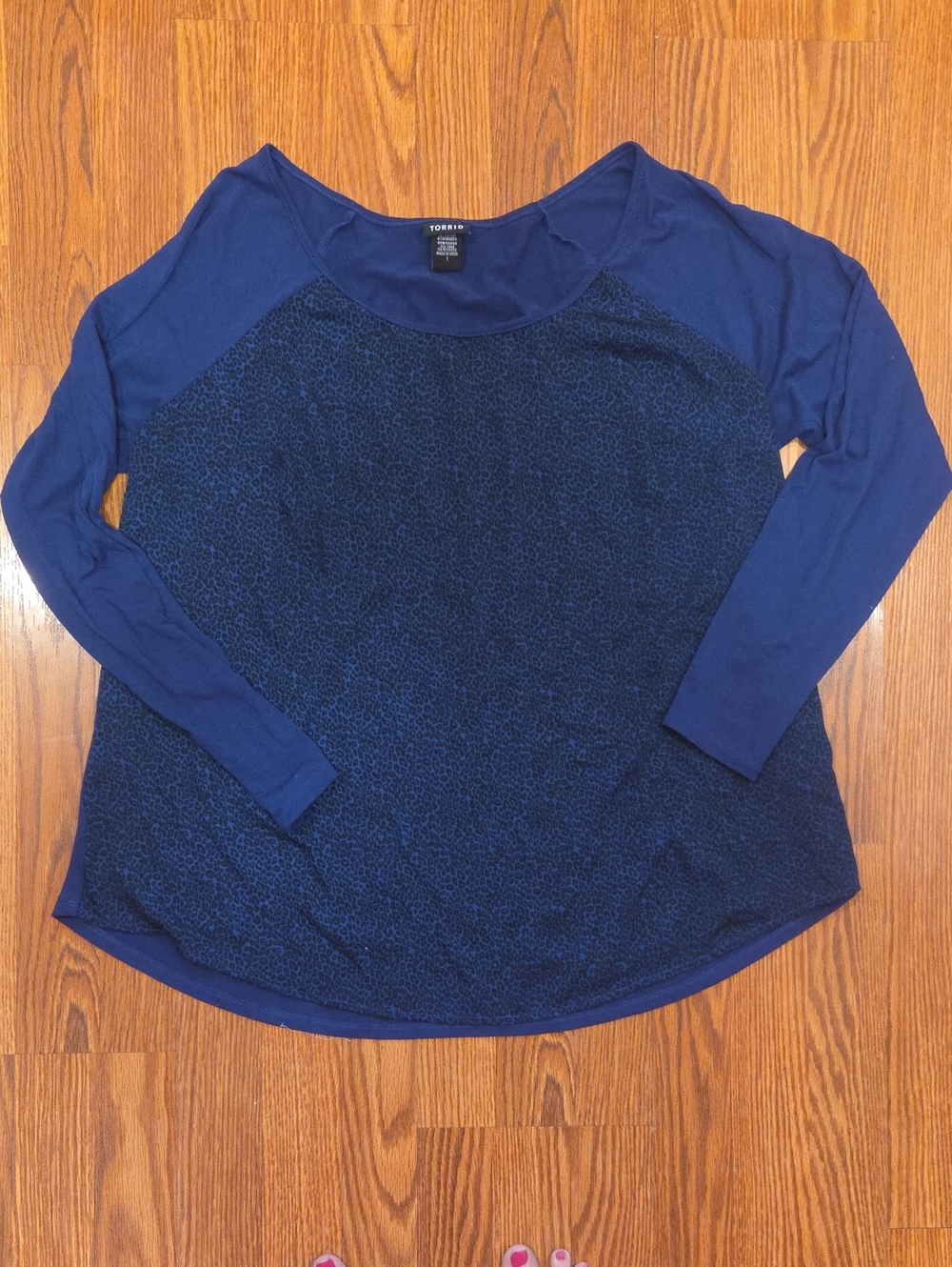 Torrid Navy Blue Long Sleeve Scoop Neck Top with Small Animal Print Front